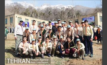 آیین درختکاری با حضور دکتر بطحایی وزیر محترم آموزش و پرورش 9