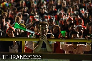 تماشای دیدار تیم‌های ملی ایران و پرتقال در استادیوم آزادی 18