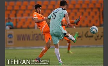 دیدار تیم های فوتبال پیکان تهران و سایپاتهران