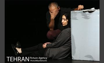 نمایش چند تکه لغزان، بر لبه سران یک وضعیت پیچان‎ 23