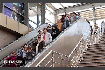 نمایشگاه «رخ دوست»تور تهرانگردی وابستگان نظامی سفارتخانه‌های خارجی مقیم تهران 41