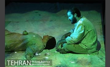 نمایش چرا که صدای تو با صدای من آشناست‎ 9