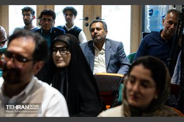 مراسم رونمایی از کتاب بداهه‌گویی در اجرای تلویزیونی