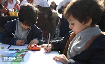 پنجره‌ای رو به آسمان آبی در منطقه 3 10