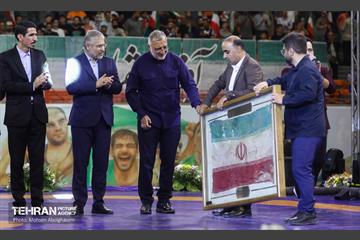مراسم تجلیل از کشتی‌گیران قهرمان جهان (جشنی برای ایران) 51