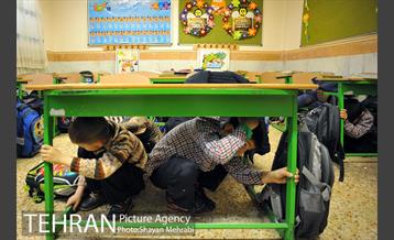 مانور سراسری زلزله در دبستان دکتر حسن تهرانی مقدم 25