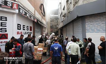 آتش‌سوزی انبار چسب در بازار تهران 33