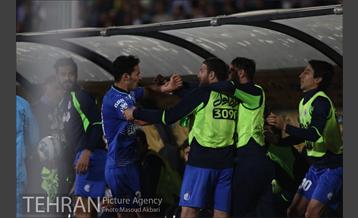 دیدار تیم های فوتبال استقلال و فولاد خوزستان
