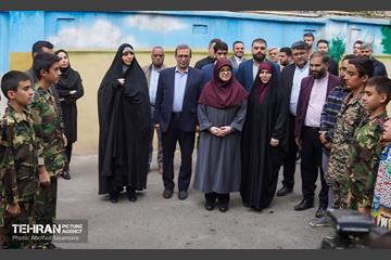 گرامیداشت روز 13 آبان در مدرسه شهید فهمیده  14