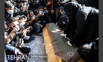 مراسم خاکسپاری پیکر محمدرضا شجریان در توس 32