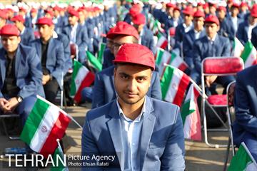 شهردار تهران در آیین نواختن زنگ سال تحصیلی جدید در دبیرستان ماندگار البرز 18