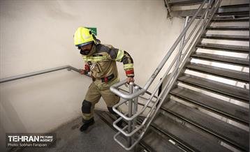 مسابقه پله‌نوردی آتش‌نشانان در برج میلاد 29
