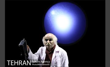 نمایش سفر به بی نهایت دور‎ 20