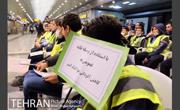 اجرای برنامه تاتر ترافیکی برای کودکان و دانش آموزان در مترو  راه آهن 32