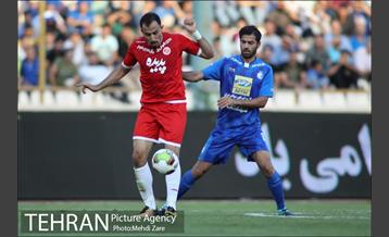 دیدار تیم‌های فوتبال استقلال و پدیده 25