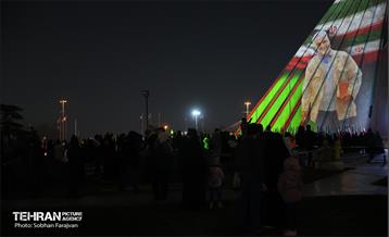 نورافشانی جشن پیروزی انقلاب اسلامی در میدان آزادی 3