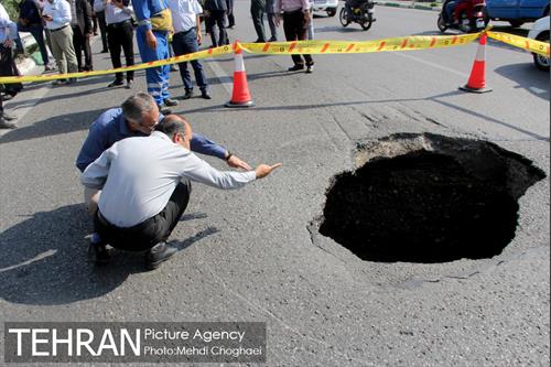 انجام عملیات ترمیم و بازسازی نشست زمین بزرگراه صیاد شیرازی 3