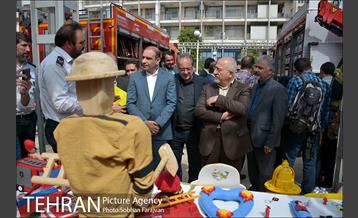 بازدید اعضای شورای اسلامی شهر از نمایشگاه آتش نشانی 7