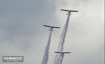 مانور ویژه هواپیماهای فوق سبک بر فراز برج میلاد 5