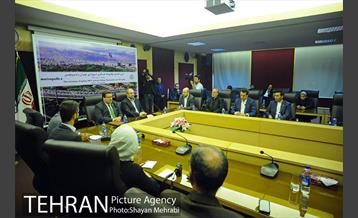 حضور شهردار مونترال در برج میلاد برای امضاء تفاهم نامه با شهرداری تهران 13