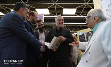 بازدید شهردار تهران از رویداد "اردی‌بهشت کتاب" 32