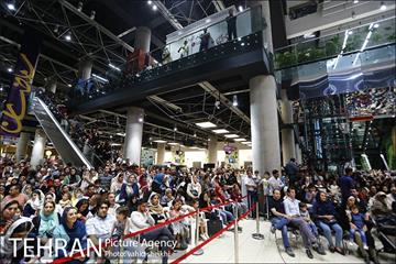 کنسرت حامد همایون در باغ کتاب 10