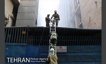 بازدید شهردار تهران از محل آتش‌سوزی ساختمان برق حرارتی وزارت نیرو  4