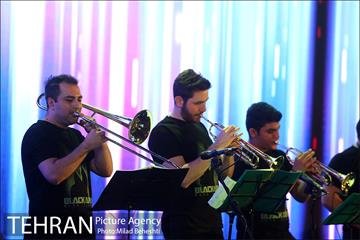 کنسرت رضا صادقی‎ 12