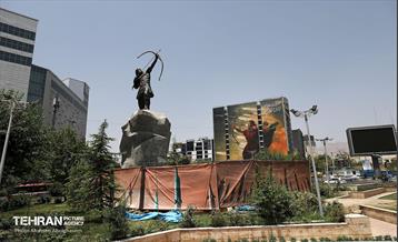 رونمایی از مجسمه آرش کمانگیر در میدان ونک 20
