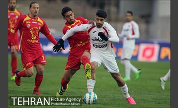 دیدار تیم های فوتبال نفت تهران و پرسپولیس