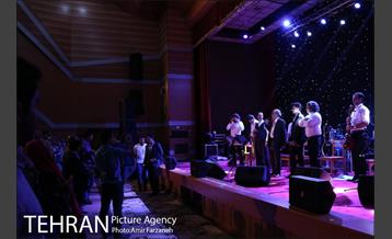 کنسرت حسین خواجه امیری (ایرج) در بندرعباس‎ 39