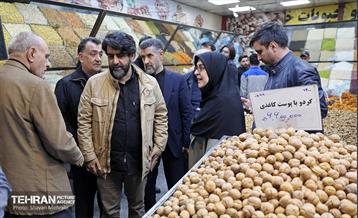 بازدید سخنگوی دولت از بازار میوه و تره‌بار و شهروند جلال آل احمد 50