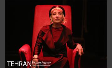 نمایش هنگامه ای که هملت به دست جادوگران مکبث کشته شد‎ 10