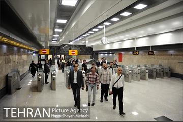 شبگردی اصحاب رسانه در خط 7 مترو تهران 42