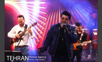 کنسرت آنلاین مهدی یغمایی 14