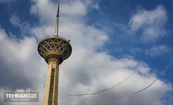 مانور ویژه هواپیماهای فوق سبک بر فراز برج میلاد 14
