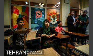 نواختن زنگ مدرسه کودکان کار مرکز پرتو توسط هانیه توسلی 11