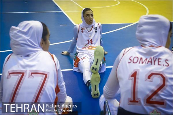 دیدار تیم های بسکتبال مهرام و گاز تهران 13