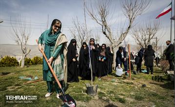 آیین درختکاری در منطقه‌5 12