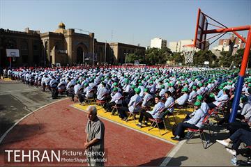 آیین نواختن زنگ مهر دبیرستان البرز با حضور شهردار تهران 42