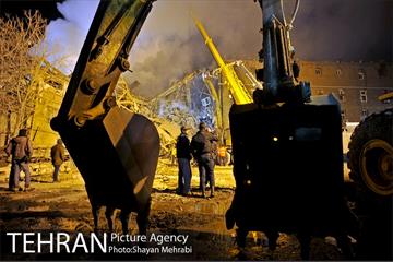 امداد رسانی شبانه در حادثه پلاسکو 6