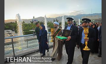 اهتزاز پرچم حرم حضرت معصومه (س) در برج میلاد 15