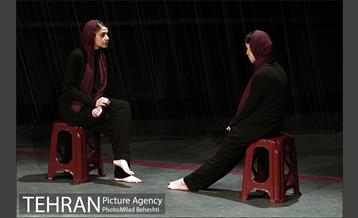 نمایش هویت پروانه های مرده‎ 6