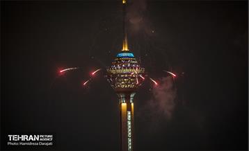 نورافشانی جشن پیروزی انقلاب اسلامی در برج میلاد 8