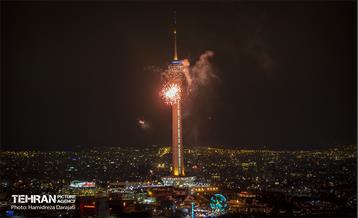نورافشانی جشن پیروزی انقلاب اسلامی در برج میلاد 2
