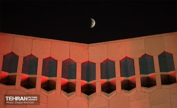 ماه خونین بر فراز تهران 6