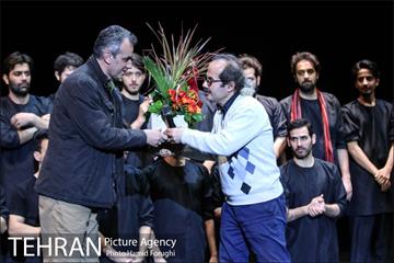نمایش "من" در پردیس تئاتر تهران (خاوران) 43