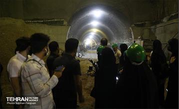 تور بازدید شرکت کنندگان دوره آرمانشهر از ایستگاه مترو میدان کتاب 25