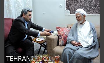 حضور شهردار تهران در منزل شهیدان مقدم 10