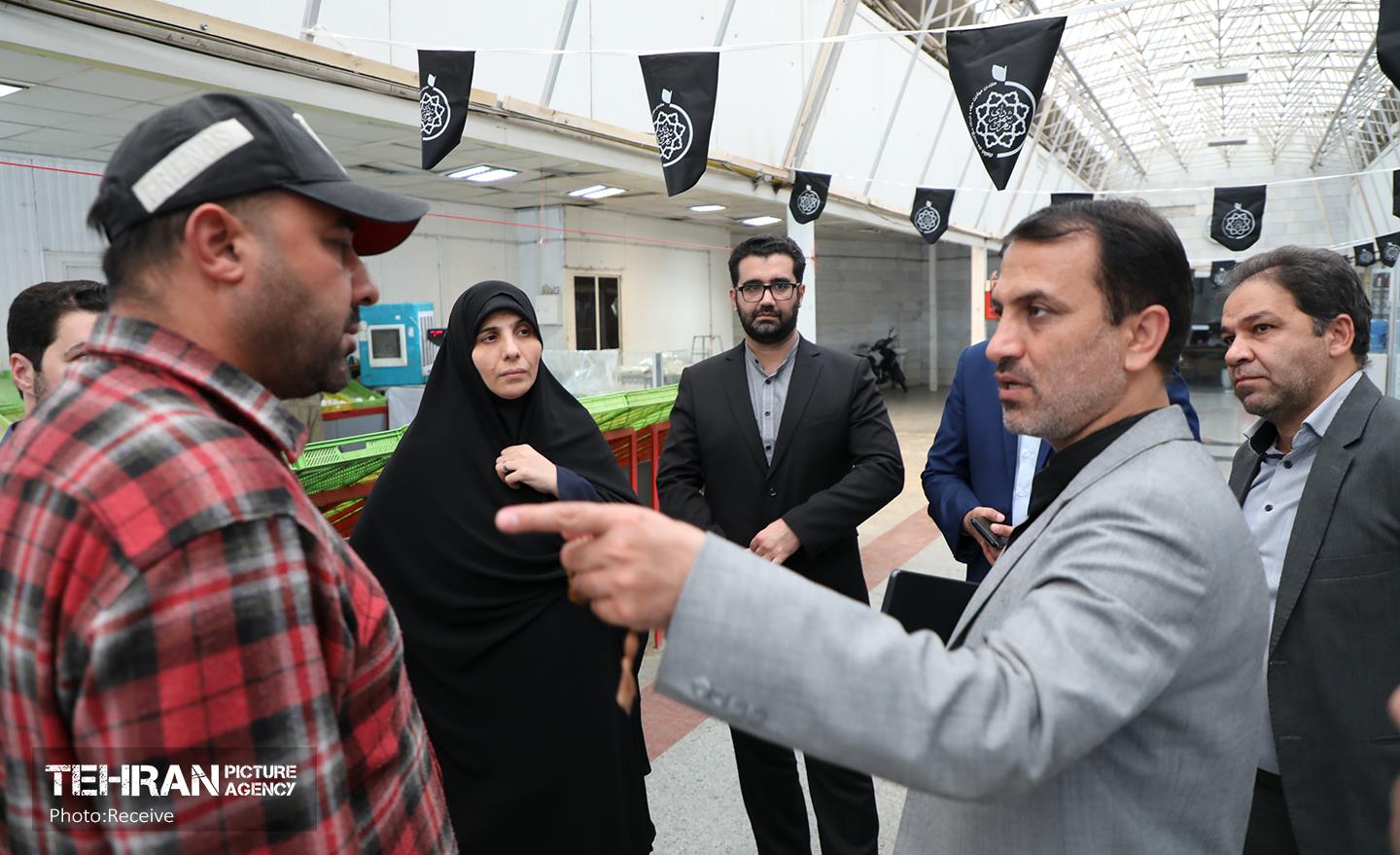 بازدید مدیرعامل سازمان میادین میوه و تره بار شهرداری تهران از ظرفیت های منطقه هشت 16